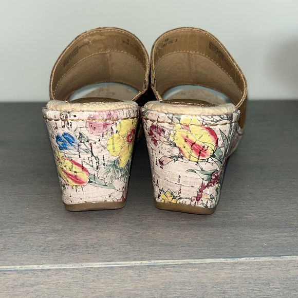 b.o.c.: Brown Leather Wedges: Size 8 - Picture 5 of 6